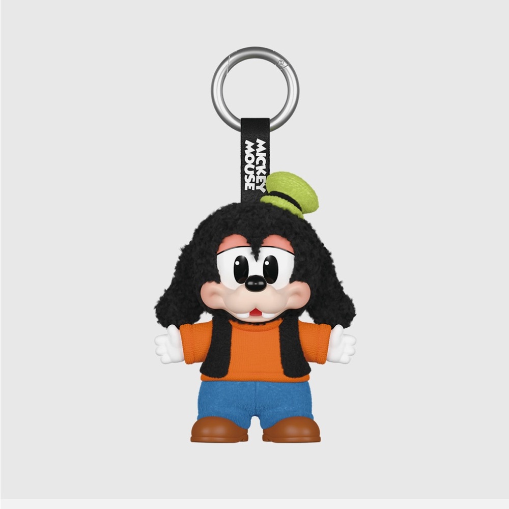 Mickey Family Cute Together- Goofy. New in box!